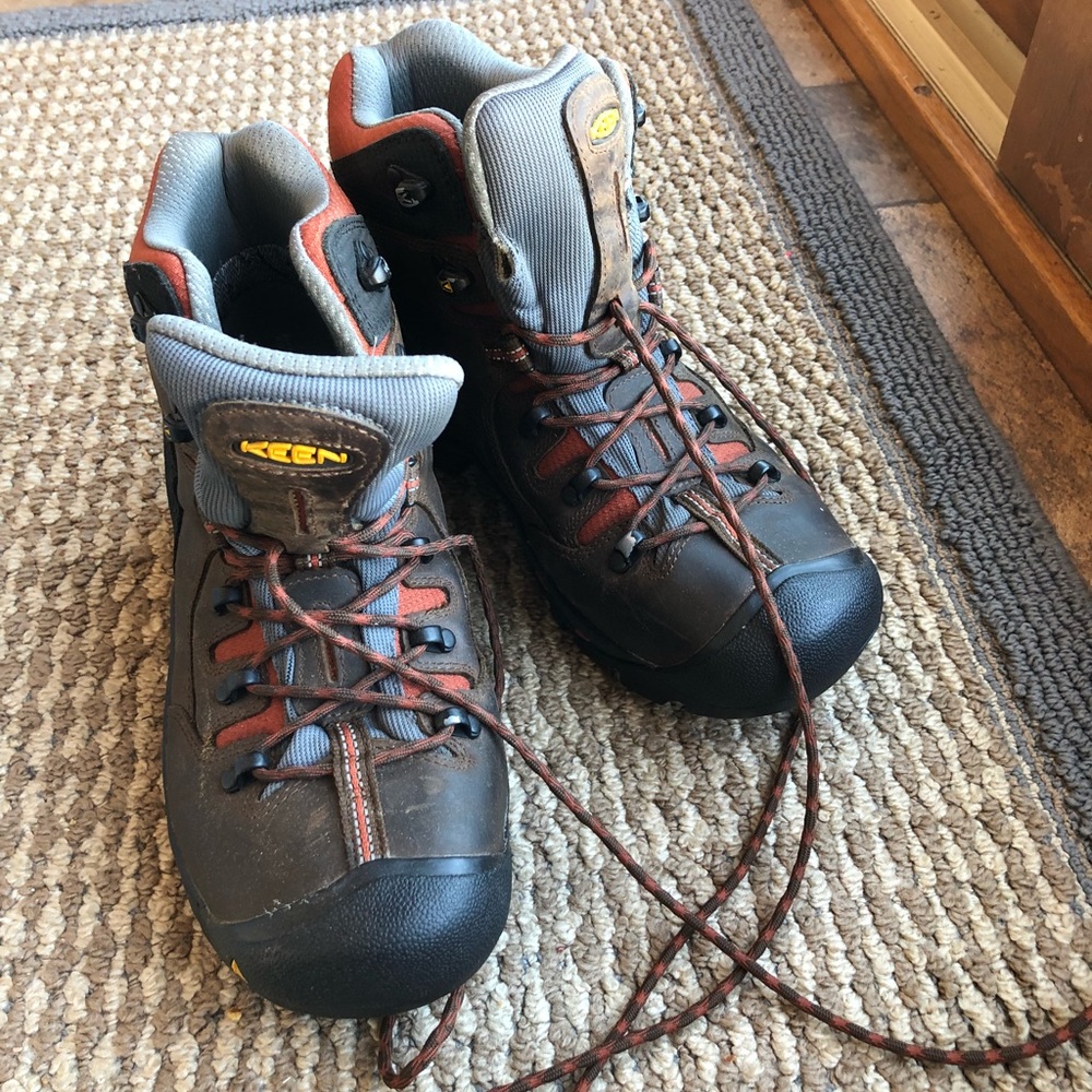 Keen men’s hiking boots